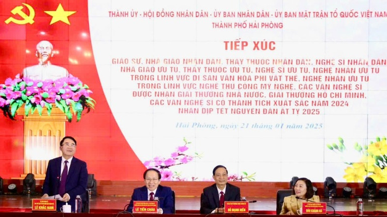 Lãnh đạo thành phố Hải Phòng gặp mặt đội ngũ trí thức, nhà giáo, thầy thuốc và văn nghệ sĩ tiêu biểu nhân dịp Xuân Ất Tỵ.
