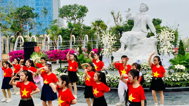 Các em thiếu nhi thành phố Cảng nguyện noi gương và tiếp bước tấm gương anh dũng của Kim Đồng.