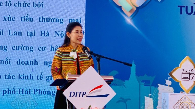 Bà Urawadee Sriphiromya, Đại sứ đặc mệnh toàn quyền Thái Lan tại Việt Nam phát biểu tại lễ khai mạc.