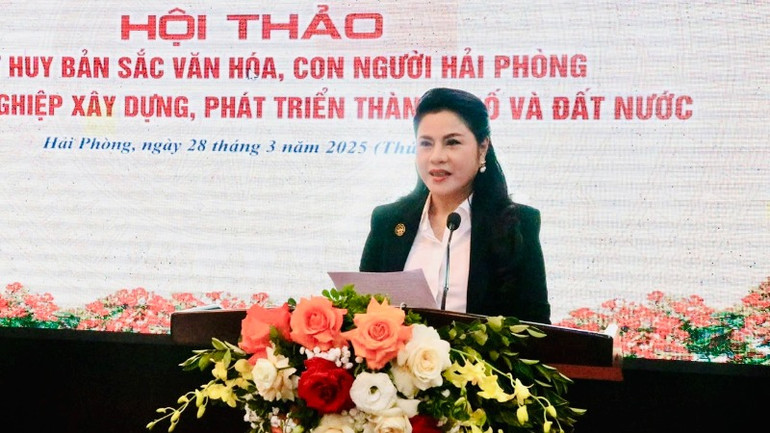 Giám đốc Sở Văn hóa, Thể thao và Du lịch thành phố Hải Phòng Trần Thị Hoàng Mai phát biểu tại hội thảo.