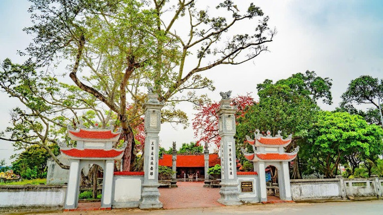 Di tích Từ Lương Xâm - nơi đặt đại bản doanh của Đức Vương Ngô Quyền năm xưa.