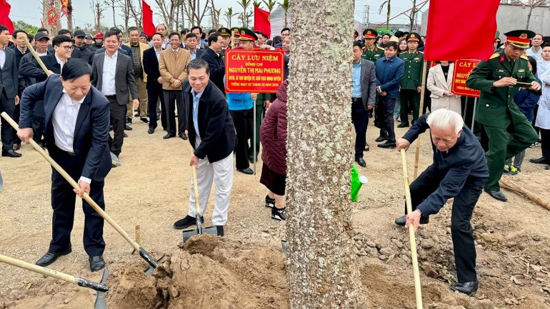 Lãnh đạo thành phố Hải Phòng tham gia Tết trồng cây tại huyện Tiên Lãng.