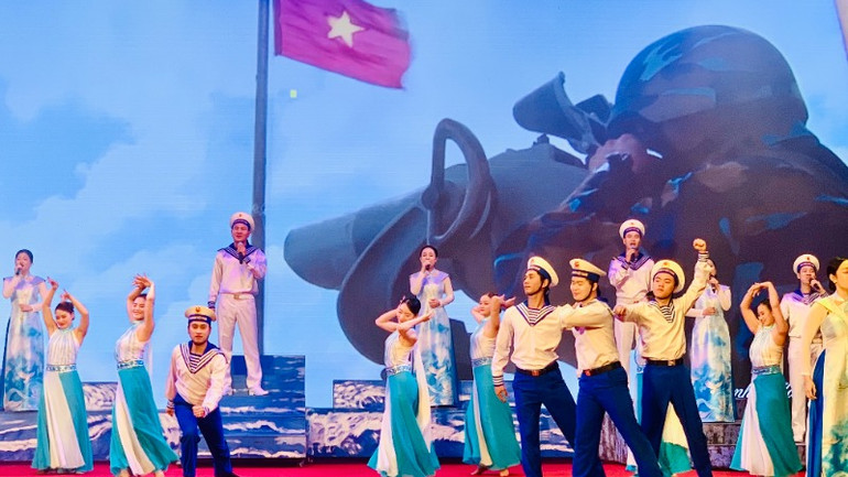 Những người lính biển luôn sẵn sàng bảo vệ vững chắc chủ quyền biển, đảo thiêng liêng của Tổ quốc. Những người lính biển luôn sẵn sàng bảo vệ vững chắc chủ quyền biển, đảo thiêng liêng của Tổ quốc.