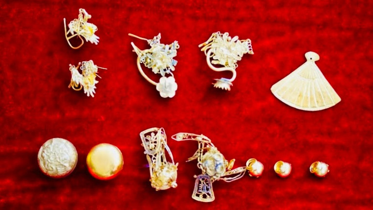 Bộ kim phẩm đền Nghè được công nhận là bảo vật quốc gia.