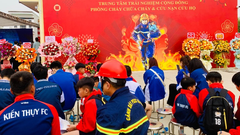 Học sinh trải nghiệm tại Trung tâm. Học sinh trải nghiệm tại Trung tâm.