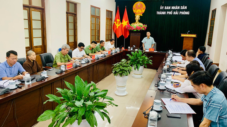 Quang cảnh buổi làm việc của Chủ tịch thành phố với hộ bà Phạm Thị Mai cùng các ban, ngành, đơn vị, địa phương liên quan, nhưng hộ bà Mai đã không tham dự.