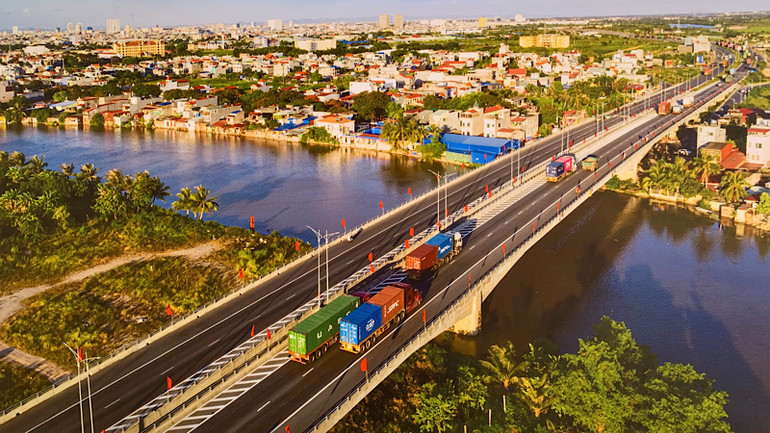 Kết cấu hạ tầng giao thông, đô thị Kiến An được đầu tư, nâng cấp, mở mang đáp ứng yêu cầu phát triển. (Ảnh: Phòng Văn hóa Kiến An).