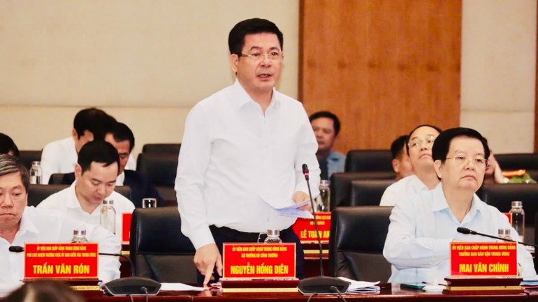 Bộ trưởng Công thương Nguyễn Hồng Diên phát biểu.