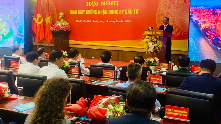 Chủ tịch Ủy ban nhân dân thành phố Hải Phòng phát biểu tại lễ trao Giấy chứng nhận đầu tư.