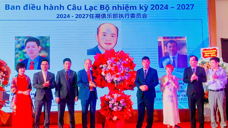 Ban điều hành Câu lạc bộ ra mắt. Ban điều hành Câu lạc bộ ra mắt.