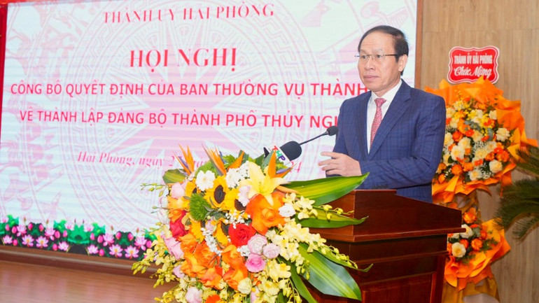 Bí thư Thành ủy Hải Phòng Lê Tiến Châu phát biểu tại hội nghị công bố thành lập Đảng bộ thành phố Thủy Nguyên.