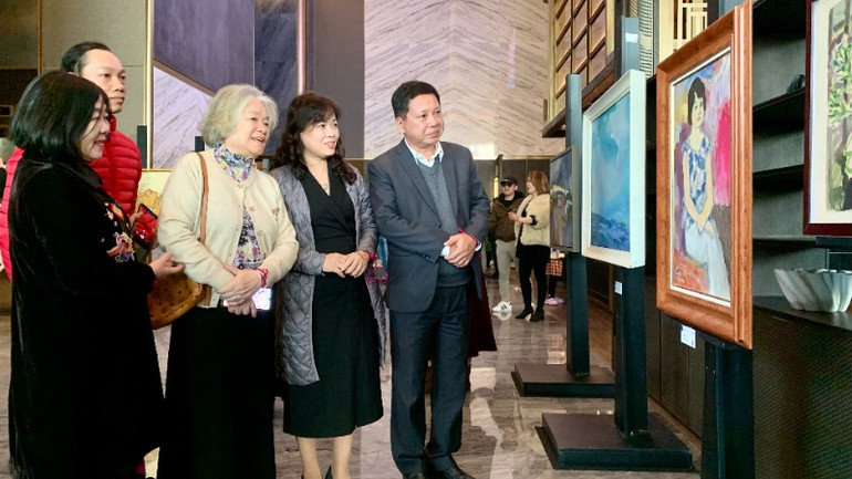 "Nắng & Lắng" thu hút sự quan tâm chú ý của nhiều người đam mê nghệ thuật hội họa.