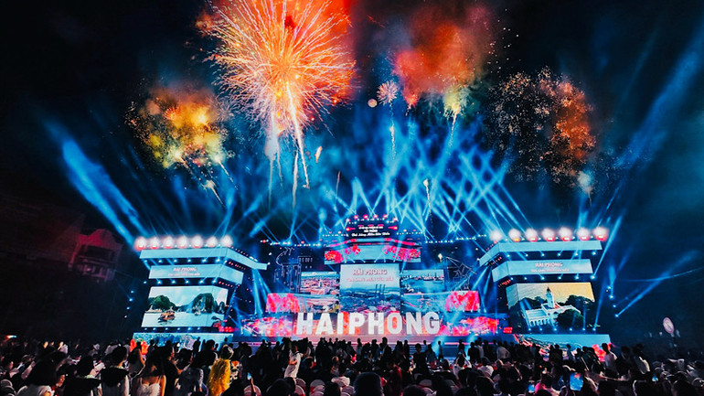 Lễ hội Hoa phượng đỏ là niềm tự hào của người dân Hải Phòng.