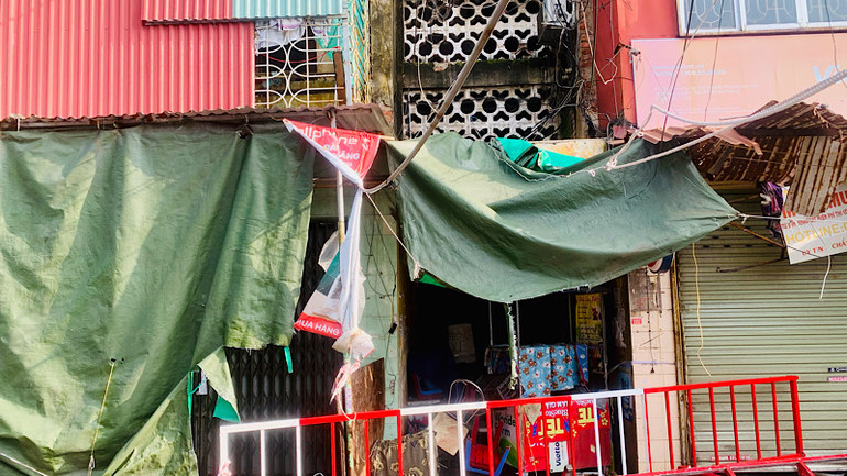 Các gian nhà ở tại chung cư Vạn Mỹ đã hư hỏng rất nặng.