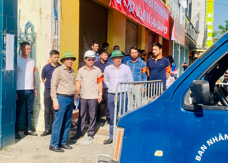 Chính quyền quận Ngô Quyền công bố lệnh cưỡng chế thi hành quyết định thu hồi đất.