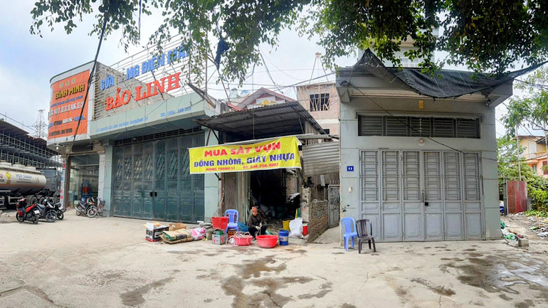 Đến nay vẫn còn 4 hộ dân trong diện giải phóng mặt bằng chưa di dời đã ảnh hưởng lớn đến tiến độ thi công dự án giao thông trọng điểm này.