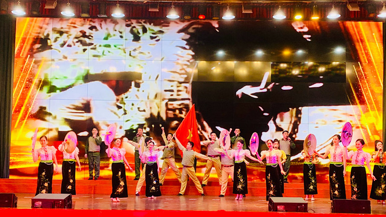 Ôn lại những truyền thống hào hùng nhân 70 năm Chiến thắng Điện Biên Phủ.