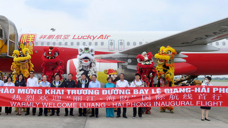 Chào đón chuyến bay đầu tiên từ Lệ Giang đến Hải Phòng.
