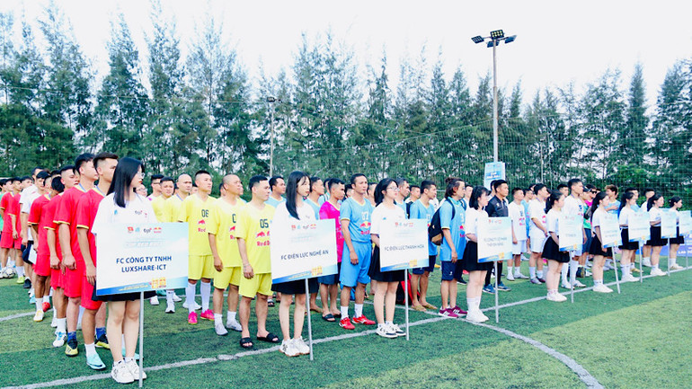 Các đội bóng đá tham dự Giải bóng đá nam thanh niên công nhân.