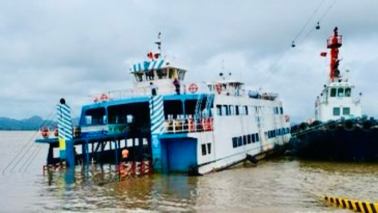 Phà biển gặp sự cố bị ngập nước ngày 26/5, khi đó trên phà không có hành khách và phương tiện.