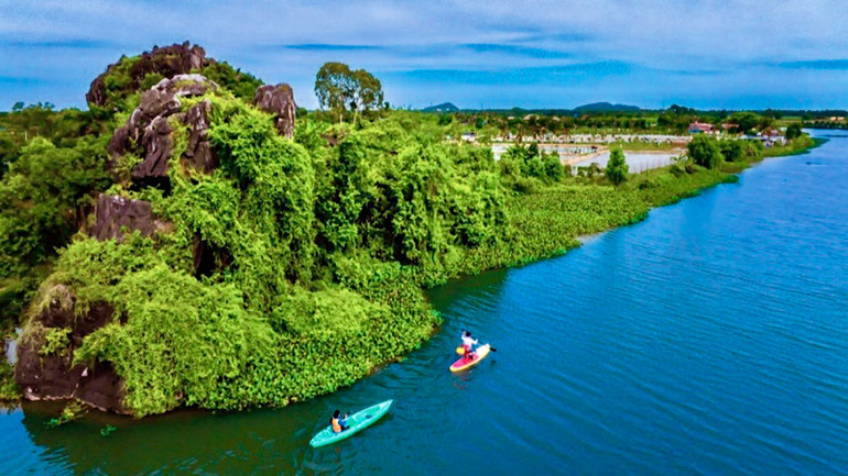 Núi Vọ-một di tích danh thắng quốc gia của quận Kiến An. (Ảnh: Phòng Văn hóa Kiến An)