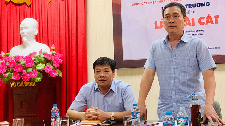 Đạo diễn, Nghệ sĩ ưu tú Kiều Minh Hiếu chia sẻ về vở diễn. Đạo diễn, Nghệ sĩ ưu tú Kiều Minh Hiếu chia sẻ về vở diễn.