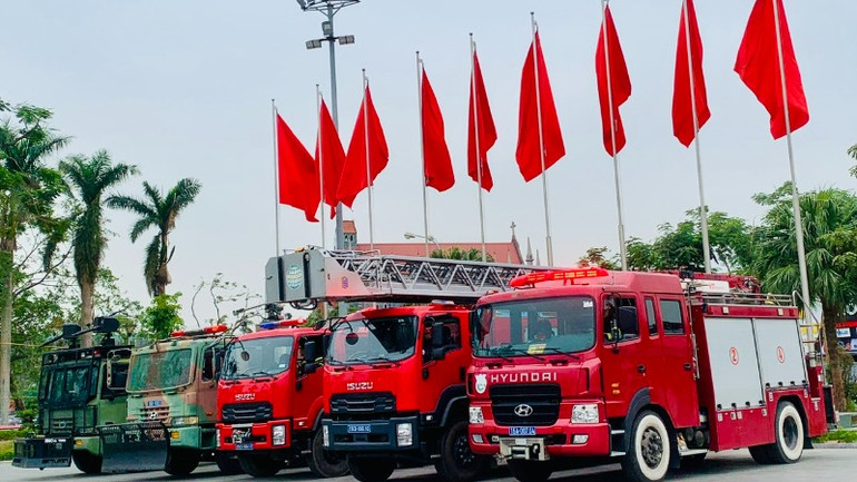 Các phương tiện cũng được huy động sẵn sàng ứng phó với các tình huống về an ninh, trật tự. Các phương tiện cũng được huy động sẵn sàng ứng phó với các tình huống về an ninh, trật tự.