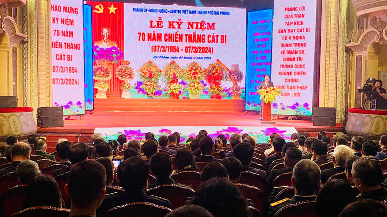 Bí thư Thành ủy Hải Phòng Lê Tiến Châu phát biểu tại lễ kỷ niệm 70 năm Chiến thắng Cát Bi.