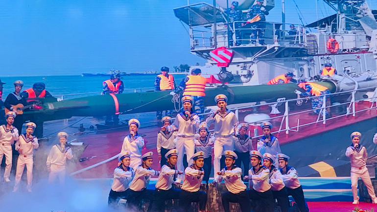 Quân chủng Hải quân luôn quyết tâm giữ vững chủ quyền biển, đảo thiêng liêng của Tổ quốc. Quân chủng Hải quân luôn quyết tâm giữ vững chủ quyền biển, đảo thiêng liêng của Tổ quốc.