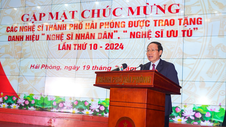 Bí thư Thành ủy Hải Phòng Lê Tiến Châu phát biểu tại cuộc gặp mặt.