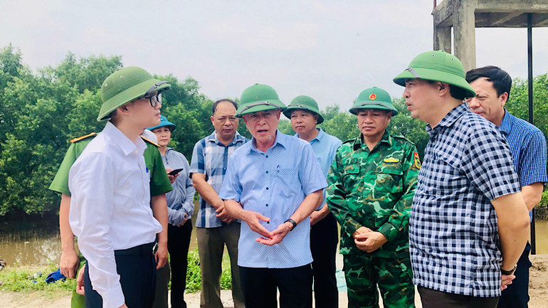 Lãnh đạo thành phố Hải Phòng và huyện Tiên Lãng thường xuyên kiểm tra, đôn đốc công tác bảo đảm an toàn công trình đê điều. (Ảnh: Cổng Thông tin điện tử Tiên Lãng)