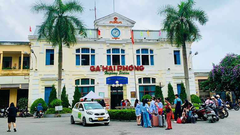 Ga Hải Phòng cũng là điểm đến hấp dẫn khách du lịch.