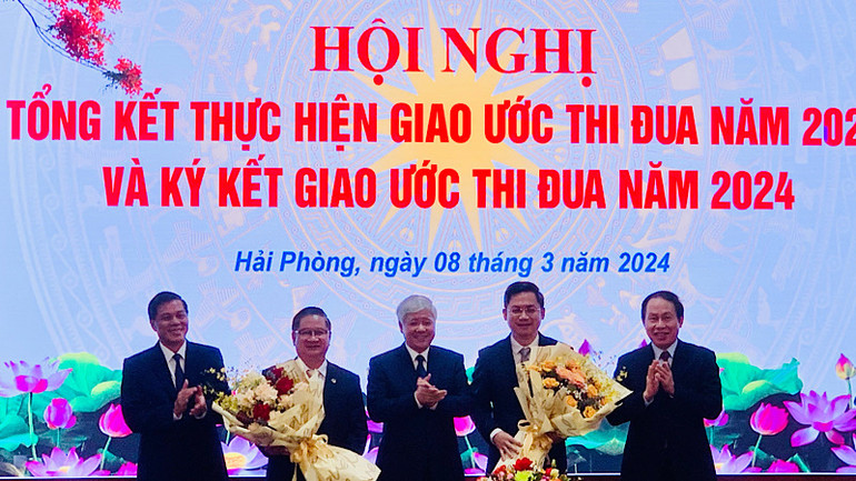 Chuyển giao vai trò Cụm trưởng Cụm thi đua năm 2024 cho lãnh đạo thành phố Cần Thơ.