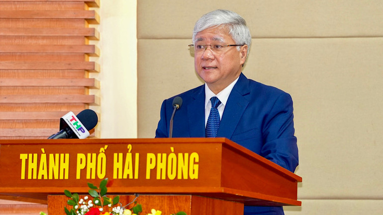 Đồng chí Đỗ Văn Chiến, Bí thư Trung ương Đảng, Chủ tịch Ủy ban Trung ương Mặt trận Tổ quốc Việt Nam, Phó Chủ tịch Hội đồng Thi đua-Khen thưởng Trung ương phát biểu tại hội nghị.