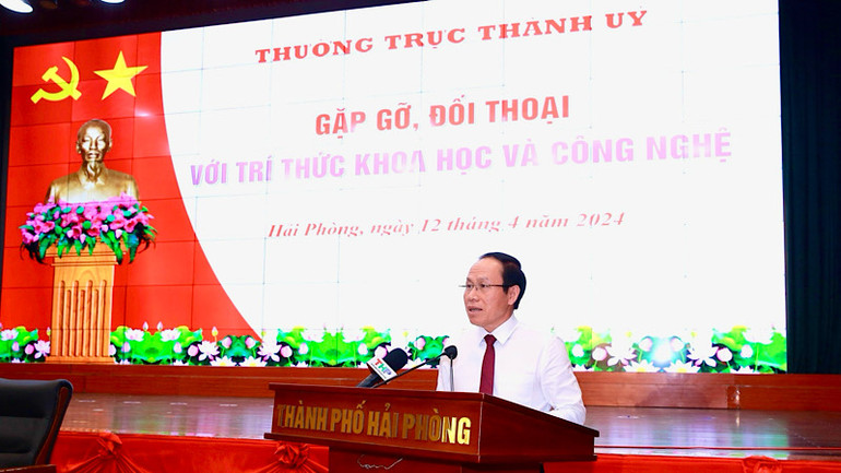 Bí thư Thành ủy Hải Phòng Lê Tiến Châu phát biểu tại đối thoại.