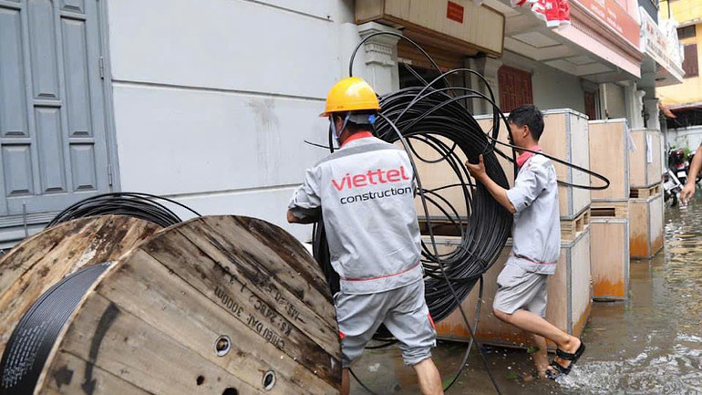 Các doanh nghiệp khắc phục tình trạng lụt lội để khôi phục mạng viễn thông.