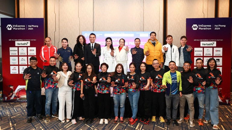 Các vận động viên hào hứng tham gia giải chạy Marathon cuối cùng của năm 2024. Các vận động viên hào hứng tham gia giải chạy Marathon cuối cùng của năm 2024.