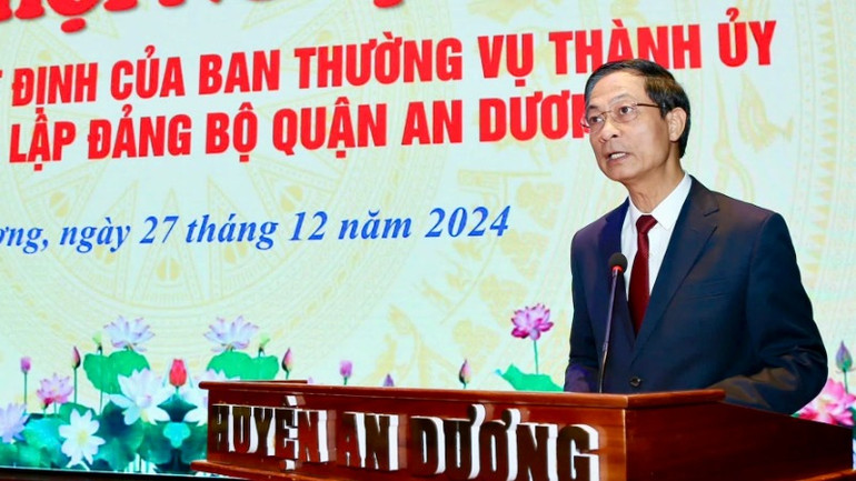 Phó Bí thư Thường trực Thành ủy Hải Phòng Đỗ Mạnh Hiến phát biểu tại công bố thành lập Đảng bộ quận An Dương.