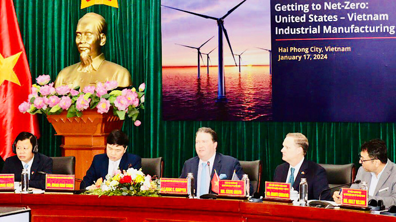 Đại sứ Hoa Kỳ tại Việt Nam Marc E. Knapper phát biểu tại hội thảo.