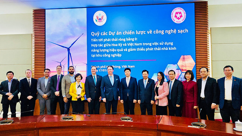 Các đại biểu tham dự hội thảo.