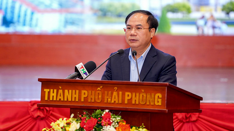 Thứ trưởng Xây dựng Nguyễn Văn Sinh phát biểu tại hội thảo.