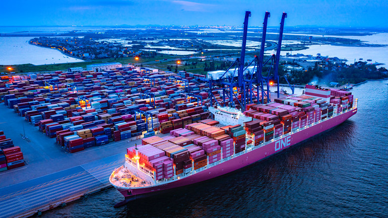 Nhiều nhà đầu tư lớn đã đầu tư phát triển cảng biển Hải Phòng theo hướng hiện đại.