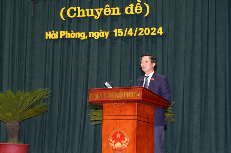 Chủ tịch Hội đồng nhân dân thành phố Hải Phòng Phạm Văn Lập phát biểu tại kỳ họp. Chủ tịch Hội đồng nhân dân thành phố Hải Phòng Phạm Văn Lập phát biểu tại kỳ họp.