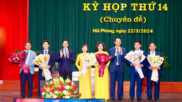 Chúc mừng các Ủy viên Ủy ban nhân dân thành phố Hải Phòng mới được bầu bổ sung.