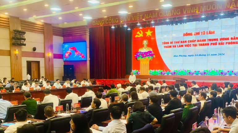 Quang cảnh buổi làm việc.