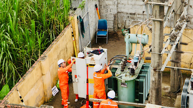 Nâng cấp các trạm biến áp đáp ứng nhu cầu phụ tải sử dụng điện gia tăng. Nâng cấp các trạm biến áp đáp ứng nhu cầu phụ tải sử dụng điện gia tăng.