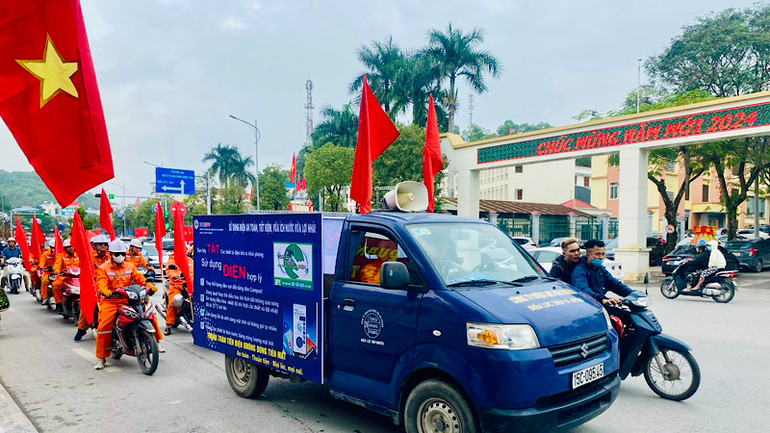 Tuyên truyền người dân và doanh nghiệp sử dụng điện hợp lý, tiết kiệm và an toàn trong dịp Tết.
