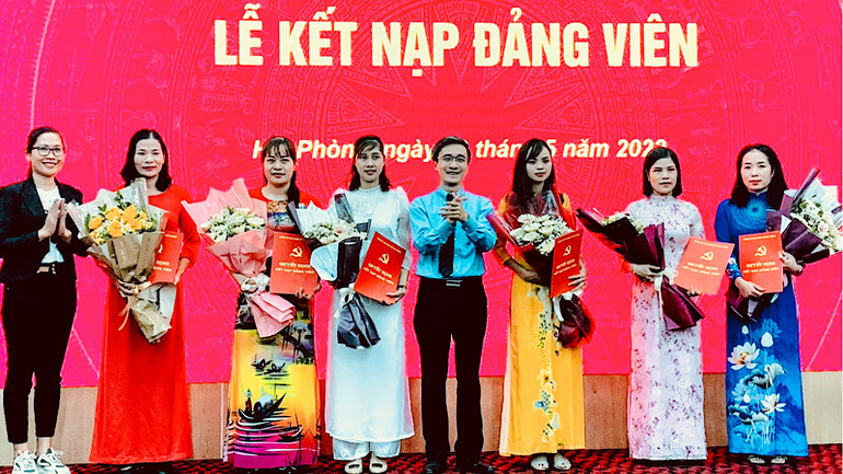 Kết nạp đảng tại Công ty trách nhiệm hữu hạn Tohoku Pioneer Việt Nam.