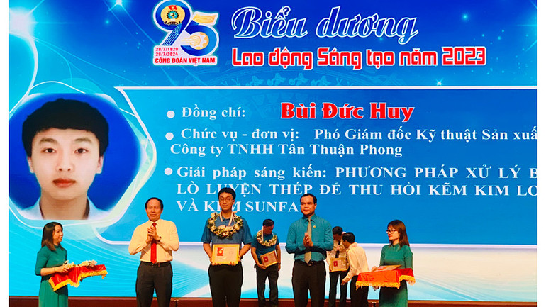 Các tấm gương lao động sáng tạo tiêu biểu được biểu dương, vinh danh.