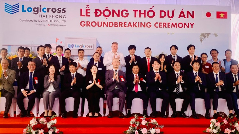 Các đại biểu tham dự lễ động thổ Dự án Logicross Hải Phòng. Các đại biểu tham dự lễ động thổ Dự án Logicross Hải Phòng.